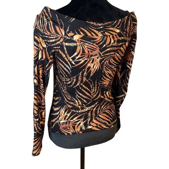 New with tags! Willow & Root Boat Neck Leaf Print Top, Size M - Picture 3 of 3